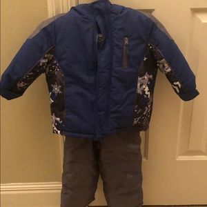Boys Snow Suit Like New Size 24 months